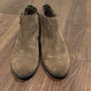 Sam Edelman Women’s 8 boot - Tan Suede